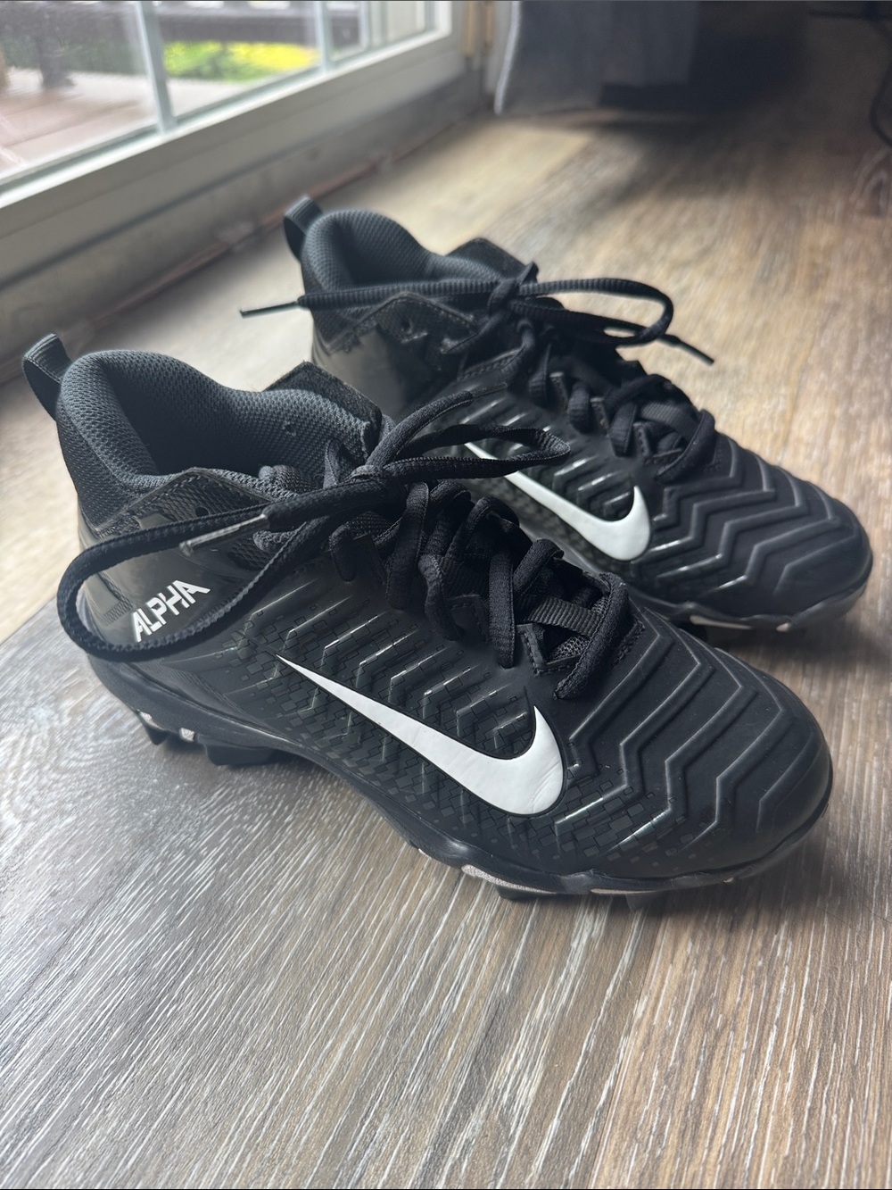 Nike Alpha Menace Fastflex Black/White Football Cleats Boys 2.5YW EUC!